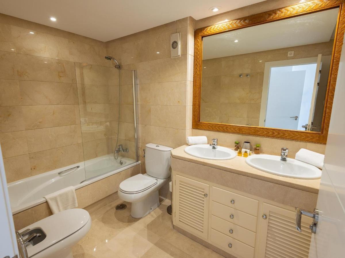 Apartment Vacation I Puerto Banus Sea Front, View, 24-7 Security, Pool